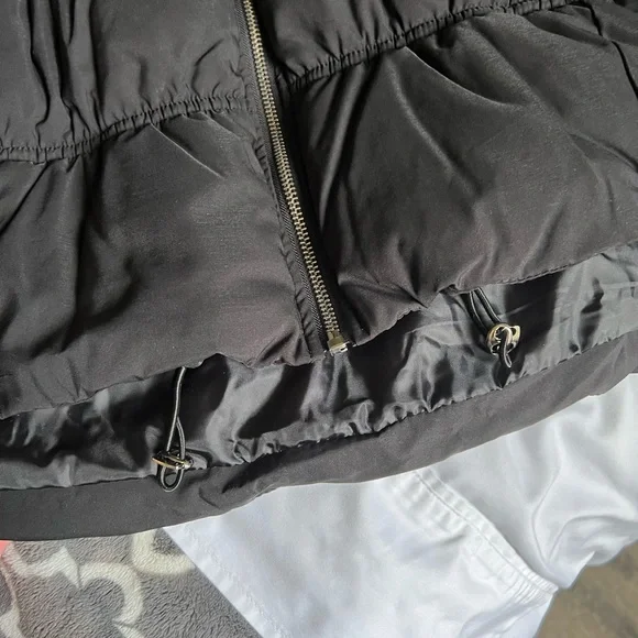 black puffer coat - Picture 2 of 3